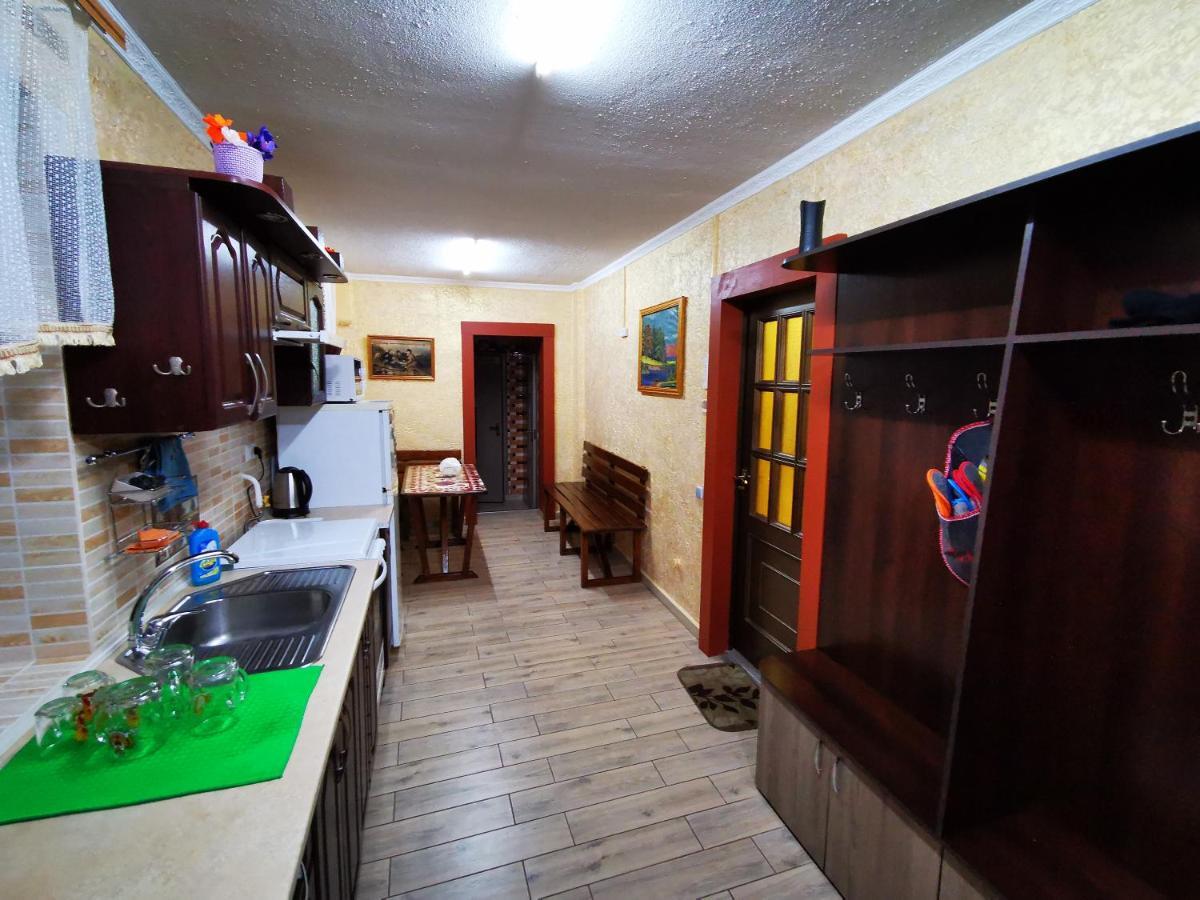 Міні Квартал Hotel Yahotyn Екстериор снимка