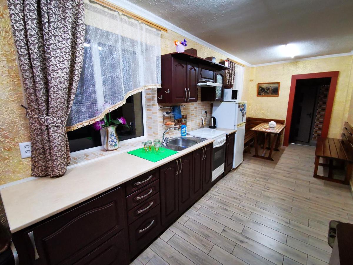 Міні Квартал Hotel Yahotyn Екстериор снимка