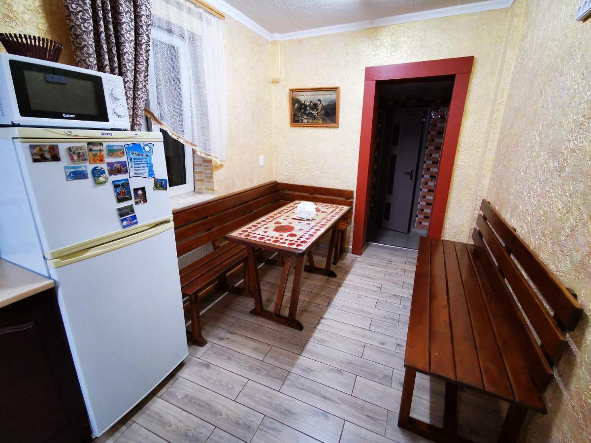 Міні Квартал Hotel Yahotyn Екстериор снимка