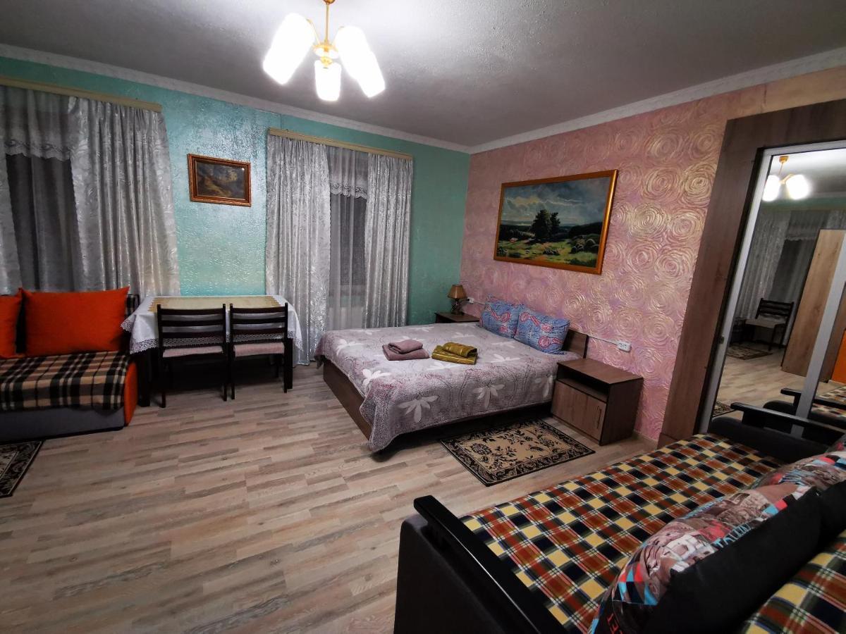 Міні Квартал Hotel Yahotyn Екстериор снимка