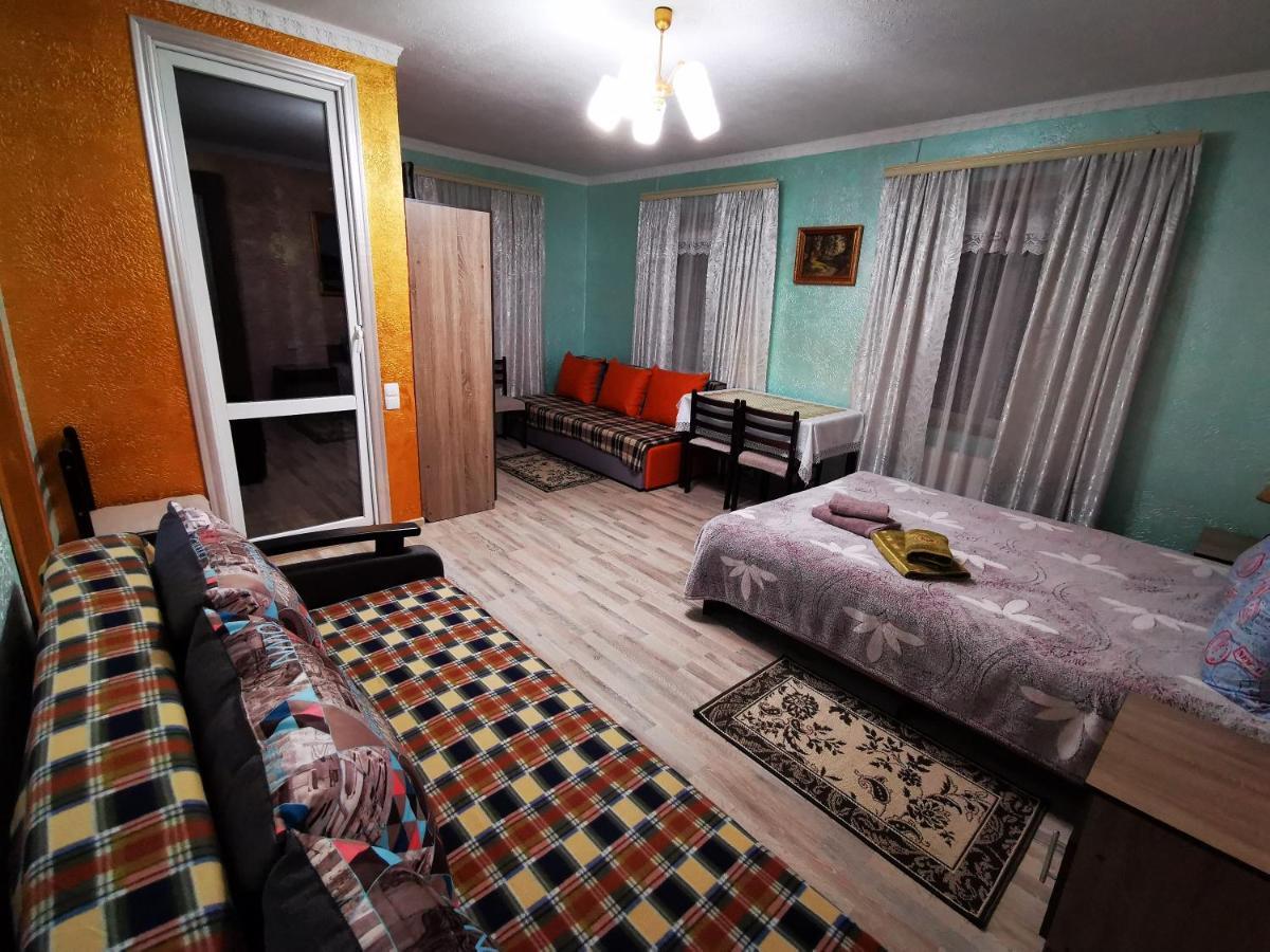 Міні Квартал Hotel Yahotyn Екстериор снимка